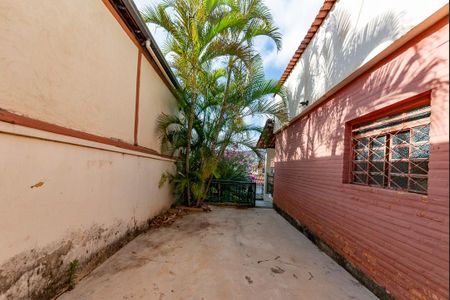 Casa à venda com 360m², 3 quartos e 2 vagasQuintal