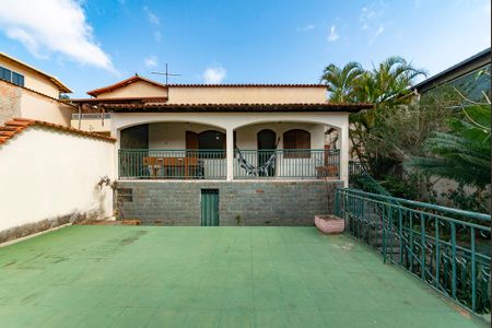 Casa à venda com 360m², 3 quartos e 2 vagasQuintal