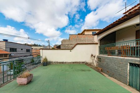 Casa à venda com 360m², 3 quartos e 2 vagasQuintal