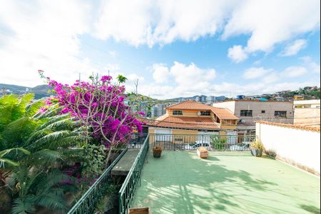 Casa à venda com 360m², 3 quartos e 2 vagasQuintal