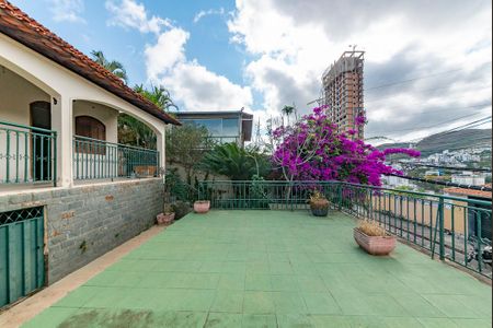 Casa à venda com 360m², 3 quartos e 2 vagasQuintal