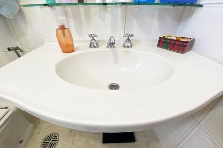 Apartamento para alugar com 100m², 3 quartos e 1 vaga Apartamento para alugar com 100m², 3 quartos e 1 vagabanheiro corredor 2