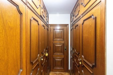 Apartamento à venda com 237m², 4 quartos e 3 vagas Apartamento à venda com 237m², 4 quartos e 3 vagasCloset Suíte 1