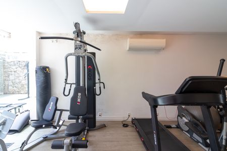 Apartamento à venda com 237m², 4 quartos e 3 vagas Apartamento à venda com 237m², 4 quartos e 3 vagasÁrea comum - Academia
