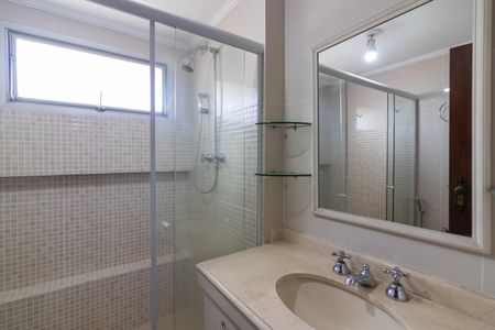Apartamento à venda com 237m², 4 quartos e 3 vagas Apartamento à venda com 237m², 4 quartos e 3 vagasBanheiro da Suíte 1
