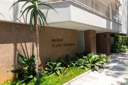 Apartamento à venda com 237m², 4 quartos e 3 vagas Apartamento à venda com 237m², 4 quartos e 3 vagasEntrada