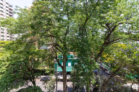 Apartamento à venda com 237m², 4 quartos e 3 vagas Apartamento à venda com 237m², 4 quartos e 3 vagasVista da Suíte 1