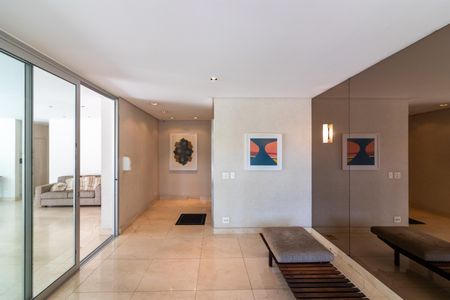 Apartamento à venda com 237m², 4 quartos e 3 vagas Apartamento à venda com 237m², 4 quartos e 3 vagasHall de entrada