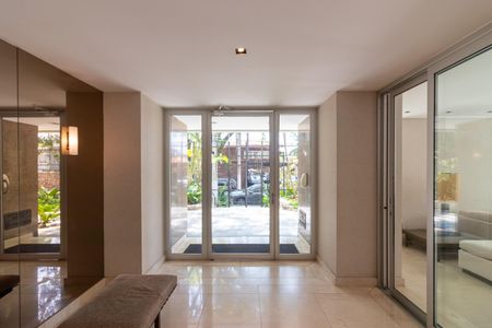 Apartamento à venda com 237m², 4 quartos e 3 vagas Apartamento à venda com 237m², 4 quartos e 3 vagasHall de entrada