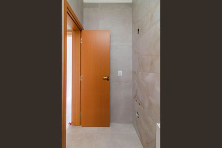 Casa de condomínio à venda com 96m², 3 quartos e 2 vagasBanheiro Social