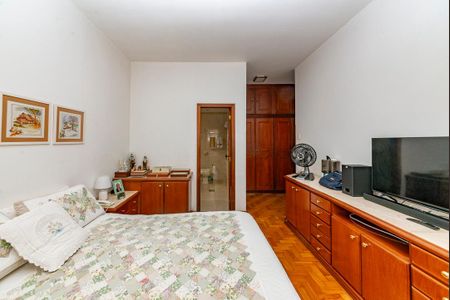 Casa à venda com 291m², 3 quartos e 4 vagasSuíte