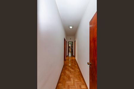 Casa à venda com 291m², 3 quartos e 4 vagasCorredor