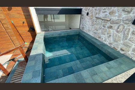 Apartamento à venda com 196m², 3 quartos e 1 vaga Apartamento à venda com 196m², 3 quartos e 1 vagaCobertura