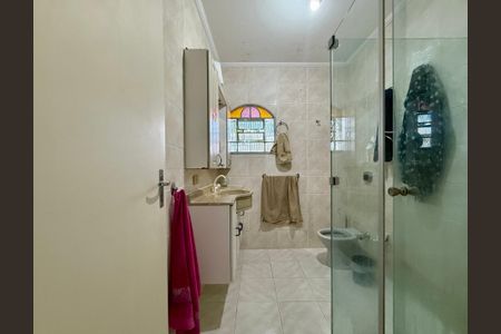 Casa à venda com 161m², 2 quartos e 2 vagas Casa à venda com 161m², 2 quartos e 2 vagasBanheiro