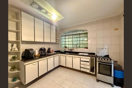 Casa à venda com 161m², 2 quartos e 2 vagas Casa à venda com 161m², 2 quartos e 2 vagasCozinha