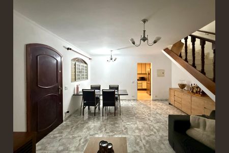 Casa à venda com 161m², 2 quartos e 2 vagas Casa à venda com 161m², 2 quartos e 2 vagasSala