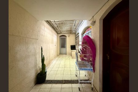 Casa à venda com 161m², 2 quartos e 2 vagas Casa à venda com 161m², 2 quartos e 2 vagasEntrada