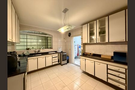 Casa à venda com 161m², 2 quartos e 2 vagas Casa à venda com 161m², 2 quartos e 2 vagasCozinha