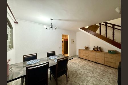 Casa à venda com 161m², 2 quartos e 2 vagas Casa à venda com 161m², 2 quartos e 2 vagasSala