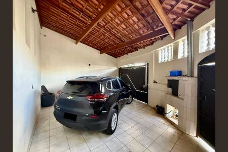 Casa à venda com 161m², 2 quartos e 2 vagas Casa à venda com 161m², 2 quartos e 2 vagasGaragem