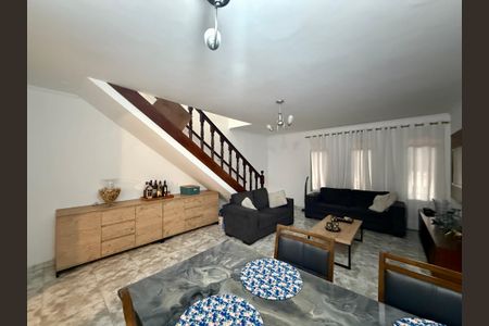 Sala  de casa para alugar com 2 quartos, 161m² em Jardim Monte Azul, São Paulo