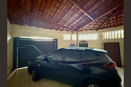 Casa à venda com 161m², 2 quartos e 2 vagas Casa à venda com 161m², 2 quartos e 2 vagasGaragem