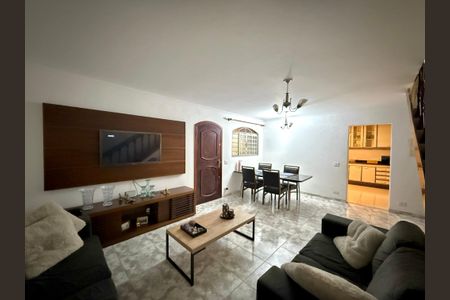 Casa à venda com 161m², 2 quartos e 2 vagas Casa à venda com 161m², 2 quartos e 2 vagasSala