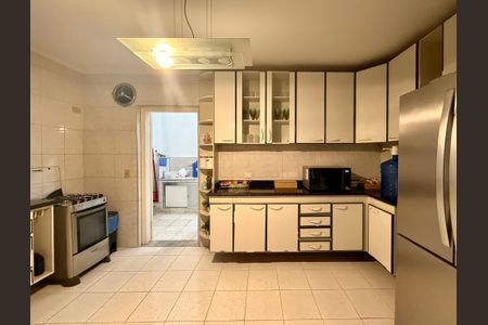 Casa à venda com 161m², 2 quartos e 2 vagas Casa à venda com 161m², 2 quartos e 2 vagasCozinha