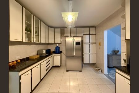 Casa à venda com 161m², 2 quartos e 2 vagas Casa à venda com 161m², 2 quartos e 2 vagasCozinha