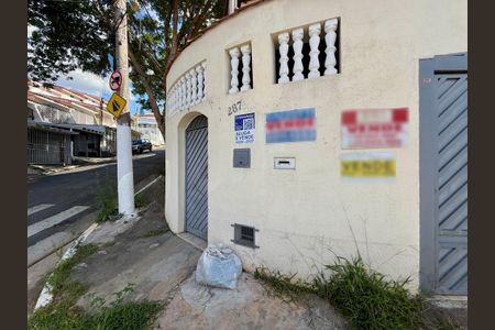 Casa à venda com 161m², 2 quartos e 2 vagas Casa à venda com 161m², 2 quartos e 2 vagasFachada