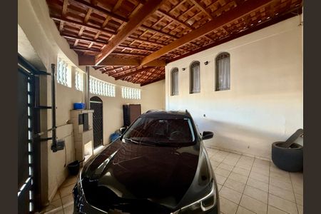 Casa à venda com 161m², 2 quartos e 2 vagas Casa à venda com 161m², 2 quartos e 2 vagasGaragem