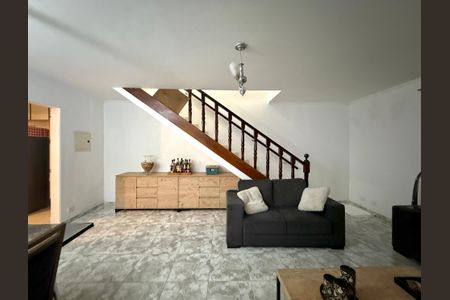 Casa à venda com 161m², 2 quartos e 2 vagas Casa à venda com 161m², 2 quartos e 2 vagasSala