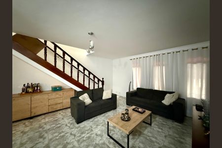 Casa à venda com 161m², 2 quartos e 2 vagas Casa à venda com 161m², 2 quartos e 2 vagasSala