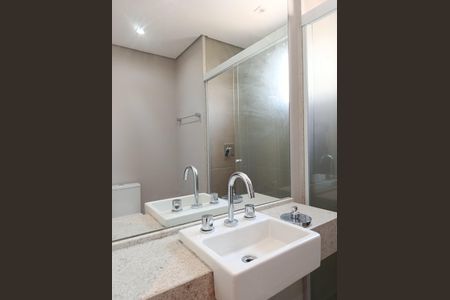 Banheiro Social de kitnet/studio para alugar com 1 quarto, 43m² em Cerqueira César, São Paulo