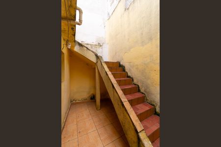 Casa à venda com 125m², 3 quartos e 2 vagas Casa à venda com 125m², 3 quartos e 2 vagasEscada