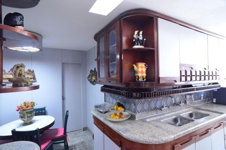 Apartamento à venda com 280m², 4 quartos e 2 vagasCozinha
