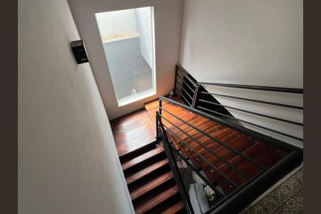 Casa à venda com 160m², 3 quartos e 3 vagasEscadas