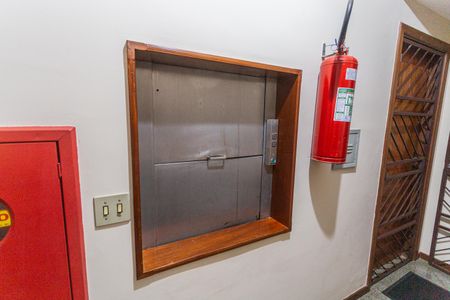 Apartamento à venda com 125m², 3 quartos e 2 vagas Apartamento à venda com 125m², 3 quartos e 2 vagasÁrea Comum - Elevador de Carga