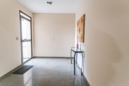 Apartamento à venda com 125m², 3 quartos e 2 vagas Apartamento à venda com 125m², 3 quartos e 2 vagasHall de entrada