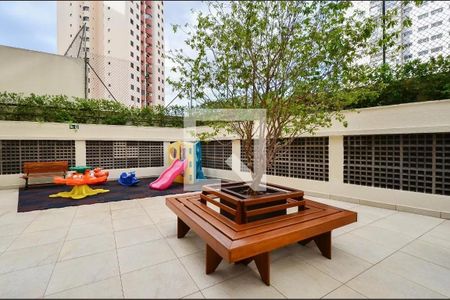 Apartamento à venda com 98m², 3 quartos e 2 vagasÁrea comum - Playground