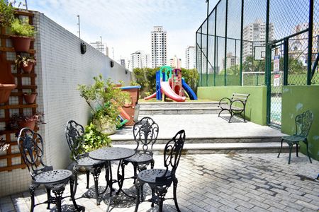 Apartamento para alugar com 230m², 3 quartos e 4 vagas Apartamento para alugar com 230m², 3 quartos e 4 vagasÁrea comum - Playground