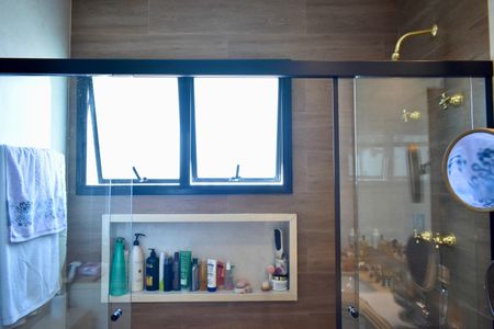 Apartamento para alugar com 230m², 3 quartos e 4 vagas Apartamento para alugar com 230m², 3 quartos e 4 vagasBanheiro da Suíte 1