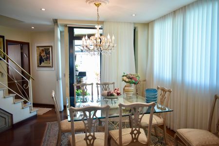 Apartamento para alugar com 230m², 3 quartos e 4 vagas Apartamento para alugar com 230m², 3 quartos e 4 vagasSala