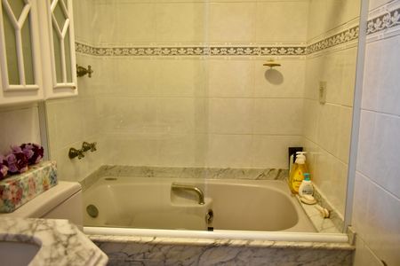 Apartamento para alugar com 230m², 3 quartos e 4 vagas Apartamento para alugar com 230m², 3 quartos e 4 vagasBanheiro da Suíte 3