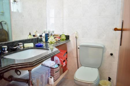 Apartamento para alugar com 230m², 3 quartos e 4 vagas Apartamento para alugar com 230m², 3 quartos e 4 vagasBanheiro da Suíte 2