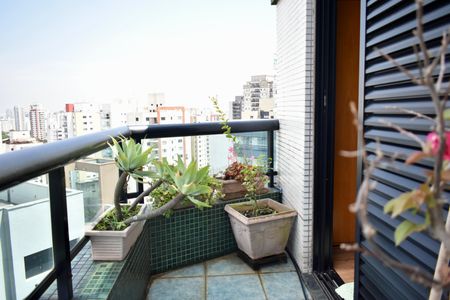 Apartamento para alugar com 230m², 3 quartos e 4 vagas Apartamento para alugar com 230m², 3 quartos e 4 vagasSuíte 2