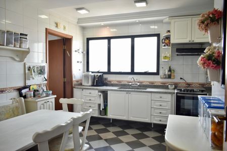 Apartamento para alugar com 230m², 3 quartos e 4 vagas Apartamento para alugar com 230m², 3 quartos e 4 vagasCozinha