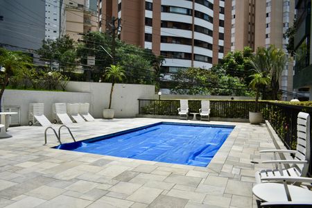 Apartamento para alugar com 230m², 3 quartos e 4 vagas Apartamento para alugar com 230m², 3 quartos e 4 vagasÁrea comum - Piscina