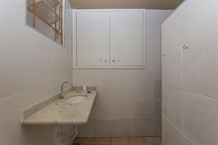 Banheiro Social de casa para alugar com 1 quarto, 40m² em Vila Santo Estefano, São Paulo
