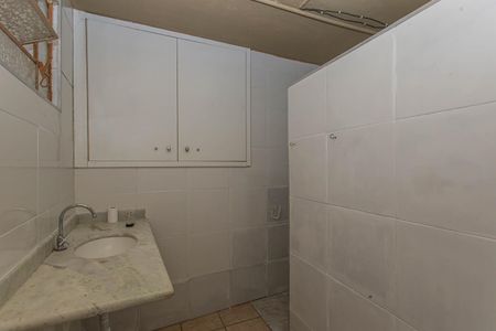 Banheiro Social de casa para alugar com 1 quarto, 40m² em Vila Santo Estefano, São Paulo